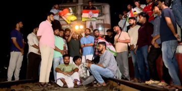 പൗരത്വനിയമം ; ട്രെയിന്‍ തടഞ്ഞ് യൂത്ത് കോണ്‍ഗ്രസ് പ്രതിഷേധം