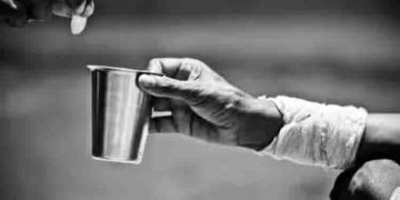 കുഞ്ഞിനെയും കയ്യിലെടുത്ത് ഒരു മാസമായി ഭിക്ഷാടനം; കൈവശം വമ്പൻ തുക, പിടികൂടിയപ്പോള്‍ അന്തംവിട്ട് പൊലീസ്