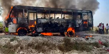 വിവാഹസംഘം സഞ്ചരിച്ച ബസ് ഇലക്ട്രിക് ലൈനില്‍ തട്ടി തീപിടിച്ചു; പത്ത് പേര്‍ വെന്തുമരിച്ചു