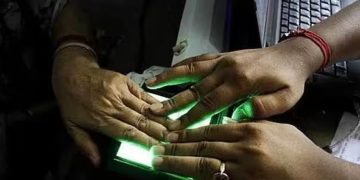 റേഷന്‍ മസ്റ്ററിംഗ് നിർത്തിവച്ചു,സാങ്കേതികതകരാർ പൂർണ്ണമായും പരിഹരിച്ച ശേഷം മാത്രം വീണ്ടും തുടങ്ങുമെന്ന് മന്ത്രി