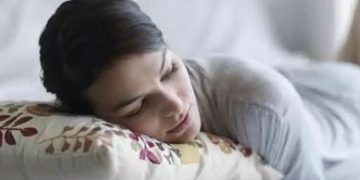 സ്ത്രീകൾ പുരുഷന്മാരേക്കാൾ കൂടുതൽ സമയം ഉറങ്ങണം; കാരണം?