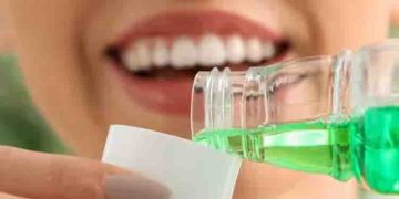 സ്ഥിരമായി മൗത്ത് വാഷ് ഉപയോഗിക്കാറുണ്ടോ? എങ്കില്‍, നിങ്ങളറിയേണ്ടത്…