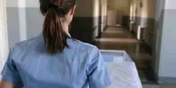 വാരിയെല്ല് ഒടിഞ്ഞ് ആശുപത്രിയിലെത്തിയ 65കാരന് മരുന്നിന് പകരം നൽകിയത് പൈപ്പ് വെള്ളം, ദാരുണാന്ത്യം, കേസ്