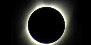 സമ്പൂർണ സൂര്യ​ഗ്രഹണം ഏപ്രിൽ 8ന്, വിമാനങ്ങൾ മുന്നറിയിപ്പ്, സൂക്ഷിച്ച് പറക്കണം, അറിയിപ്പുമായി അമേരിക്കൻ ഏവിയേഷൻ