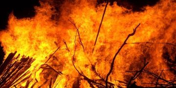 കോഴിക്കോട്ട് കാർ സർവീസ് സെന്‍ററില്‍ തീപിടിത്തം