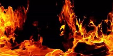 ജപ്തി നടപടിക്കിടെ വീട്ടുടമയായ സ്ത്രീ ദേഹത്ത് പെട്രോള്‍ ഒഴിച്ച് തീകൊളുത്തി