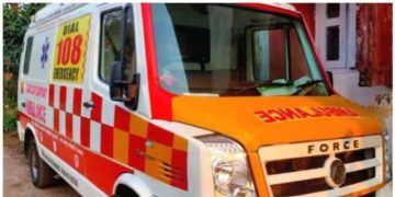 വോട്ട് ചെയ്യാനെത്തി ; ചവിട്ടുപടിയില്‍നിന്നും താഴെ വീണ സ്ത്രീക്ക് വാരിയെല്ലിനും നട്ടെല്ലിനും പരുക്ക്