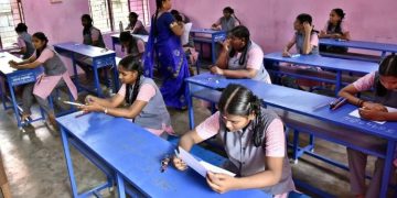 സെമസ്റ്റര്‍ സംവിധാനം ഇല്ല, വര്‍ഷത്തില്‍ രണ്ട് തവണ ബോര്‍ഡ് പരീക്ഷ നടത്താന്‍ സിബിഎസ്ഇ