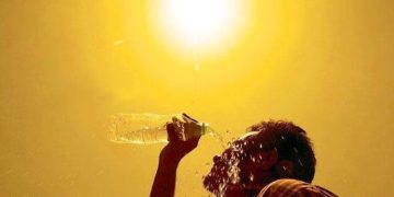 മൂന്ന് ജില്ലകളില്‍ ഉഷ്ണതരംഗ മുന്നറിയിപ്പ് ; പുറത്തിറങ്ങുന്നത് പരമാവധി ഒഴിവാക്കുക