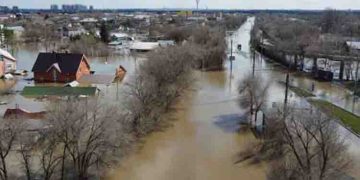പ്രളക്കെടുതിയിൽ വലഞ്ഞ് കസാഖിസ്ഥാൻ, താൽക്കാലിക അണക്കെട്ടുകൾ സ്ഫോടക വസ്തു ഉപയോഗിച്ച് തകർത്ത് അധികൃതർ