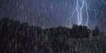 പുതിയ അറിയിപ്പ്, കൊല്ലത്ത് രാത്രിയും മഴ തുടരും, തലസ്ഥാനമടക്കം 9 ജില്ലകളിൽ ഇടിമിന്നലോടെ മഴക്ക് സാധ്യത