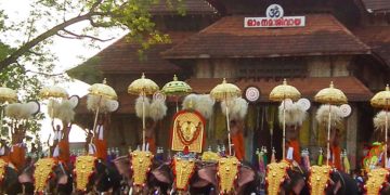 നിറക്കാഴ്ചയൊരുക്കി തൃശൂര്‍ പൂരം ; അടുത്ത കുടമാറ്റത്തിന് ഒരു വര്‍ഷം നീണ്ട കാത്തിരിപ്പ്