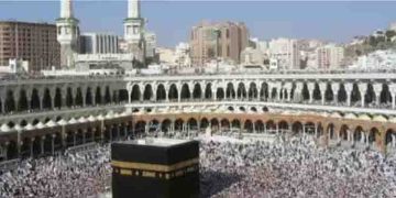 മക്ക പള്ളിയുടെ മുകളിൽ നിന്ന് താഴേക്ക് ചാടിയയാള്‍ക്ക് പരിക്ക്