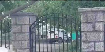 ജമ്മു കശ്മീരിൽ മുൻ സർപഞ്ചിനെ ഭീകരർ വെടിവെച്ച് കൊന്നു; ഇപ്പോഴും ഭീകരവാദമുണ്ടെന്ന് വ്യക്തമെന്ന് ഫറൂഖ് അബ്ദുള്ള