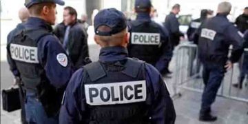 റൈഫിളുകളുമായി ജയിൽ വാൻ ആക്രമിച്ച് തടവുകാരനെ മോചിപ്പിച്ചു, 2 ഗാർഡുമാർ കൊല്ലപ്പെട്ടു, 3 പേർക്ക് പരിക്ക്