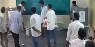 പോളിംഗ് ബൂത്തിലെത്തി എംഎല്‍എ ഇവിഎം തകര്‍ത്ത സംഭവം; ദൃശ്യങ്ങള്‍ വൈറലായതിന് പിന്നാലെ കര്‍ശന നടപടിക്ക് നിര്‍ദേശം