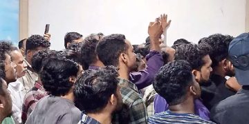 എയർ ഇന്ത്യ മിന്നൽ പണിമുടക്ക്‌ ; യാത്രക്കാർ പെരുവഴിയിൽ , കുടുങ്ങിയവരിൽ ഏറെയും ഗൾഫ്‌യാത്രക്കാർ