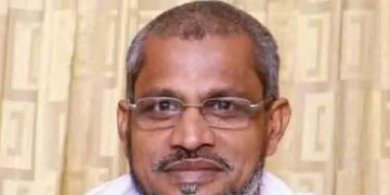 ബസ് കാത്തു നിൽക്കുകയായിരുന്ന മദ്റസ അധ്യാപകനെ വാഹനമിടിക്കുന്ന ദൃശ്യങ്ങൾ പുറത്ത്