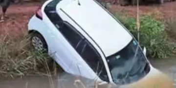 കാര്‍ കനാലിലേക്ക് മറിഞ്ഞ് പത്ത് മീറ്ററോളം ഒഴുകി; കോഴിക്കോട് നഴ്‌സിംഗ് വിദ്യാർഥി രക്ഷപ്പെട്ടത് അദ്ഭുതകരമായി