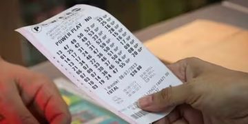 ഭാഗ്യം തേടി ലോട്ടറി എടുത്തത് 12 വർഷം; ഒടുവിൽ ഇന്ത്യക്കാരിക്ക് അടിച്ചത് 8 കോടിയുടെ ദുബായ് ഡ്യൂട്ടി ഫ്രി ലോട്ടറി