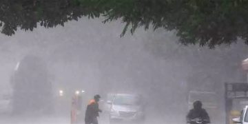 ഇരട്ട ചക്രവാതച്ചുഴി: മഴ കനക്കുന്നു; ദുരിതവും