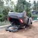 ദേശീയ പാതയിൽ അപകടം, റോഡ് നിർമ്മാണത്തിനുള്ള സാമഗ്രികളിലിടിച്ച് കാർ മറിഞ്ഞു; 4 യുവാക്കൾക്ക് പരിക്ക്