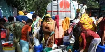 ഡൽഹിയിൽ ജലക്ഷാമം രൂക്ഷം; പൈപ്പ് ഉപയോഗിച്ച് കാർ കഴുകിയാൽ 2,000 രൂപ പിഴ