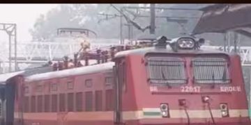 ആലുവയിൽ ഓടുന്ന ട്രെയിനിൽ നിന്ന് ചാടിയിറങ്ങി: യുവാവിന് ഗുരുതര പരിക്ക്, കോട്ടയം മെഡിക്കൽ കോളേജിലേക്ക് മാറ്റി