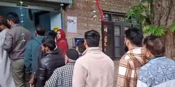 നാലാംഘട്ട വോട്ടെടുപ്പ് തുടരുന്നു; ഉച്ചക്ക് ഒരു മണി വരെ 40.3 ശതമാനം, ബംഗാളിലും ആന്ധ്രപ്രദേശിലും സംഘർഷം