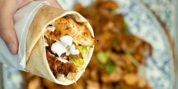 വ്യാപക റെയ്ഡ്; 52 കടകളില്‍ ഷവര്‍മ വില്‍പന നിര്‍ത്തിച്ചു, 164 കടകള്‍ക്ക് നോട്ടീസ്