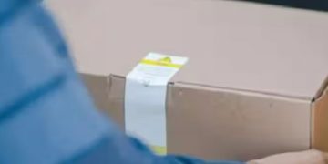 മുൻകാമുകിയുടെ വീട്ടിലേക്ക് പാഴ്സൽ ബോംബ് അയച്ച് യുവാവ്, തുറന്നപ്പോൾ പൊട്ടിത്തെറിച്ചു, ഭർത്താവും മകളും മരിച്ചു