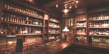 ബാറുകൾക്കുളള ഇളവ്: ഡ്രൈ ഡേ ഒഴിവാക്കുന്നതടക്കം നടപടികളിൽ നിന്ന് സർക്കാർ പിന്നോട്ട്? നീക്കം വിവാദമായതോടെ