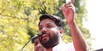 വര്‍ഗീയത പറഞ്ഞ് ജയിക്കുന്നതിനേക്കാള്‍ ഇഷ്ടം 100 തെരഞ്ഞെടുപ്പില്‍ തോല്‍ക്കുന്നത് -ഷാഫി പറമ്പിൽ