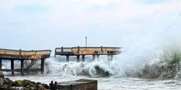 ഉയർന്ന തിരമാലയ്ക്ക് സാധ്യത; കേരള- ലക്ഷദ്വീപ് തീരങ്ങളിൽ മത്സ്യബന്ധനത്തിന് പോകരുതെന്ന് മുന്നറിയിപ്പ്