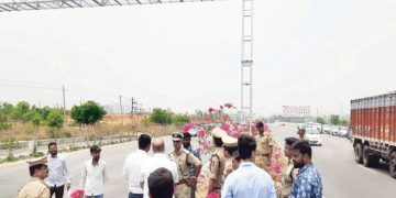 ബം​​ഗ​ളൂ​രു-​മൈ​സൂ​രു ദേ​ശീ​യ പാ​ത​യി​ൽ കാ​മ​റ​ക​ൾ പ​രി​ശോ​ധി​ച്ച് എ.​ഡി.​ജി.​പി