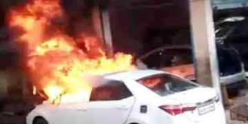 എ.​സി സ​ർ​വി​സ് സെ​ന്റ​റി​ൽ കാ​ർ ക​ത്തി​ന​ശി​ച്ചു