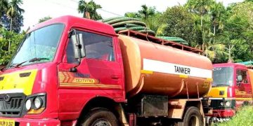 കക്കൂസ് മാലിന്യം ഓടയിൽ ഒഴുക്കാൻ ശ്രമം; ടാങ്കർ ലോറികളും മൂന്നുപേരും പിടിയിൽ