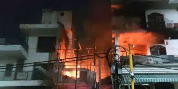 ഡൽഹി ആശുപത്രി ദുരന്തം; കു​ഞ്ഞു​ങ്ങ​ളെ പു​റ​ത്തെ​ത്തി​ച്ച​ത് പ്ര​ദേ​ശ​വാ​സി​ക​ളു​ടെ ധീ​ര​ത