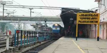 യാത്രക്കാരൻ ഉപേക്ഷിച്ച് രക്ഷപ്പെട്ടതെന്ന് സൂചന; പാലക്കാട് റെയിൽവെ സ്റ്റേഷനിൽ കണ്ട ബാഗിൽ 11.9 കിലോ കഞ്ചാവ്