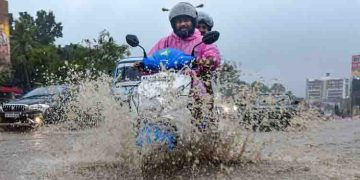 എട്ടാഴ്ചയ്ക്കകം നടപടി സ്വീകരിക്കണം; കൊച്ചിയിലെ വെള്ളക്കെട്ടിൽ ഇടപെട്ട് ദേശീയ മനുഷ്യാവകാശ കമ്മിഷൻ