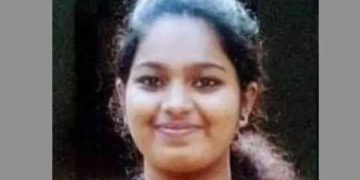 രണ്ട് മാസം പ്രായമുള്ള കുഞ്ഞിനെ മാതാവിനെ ഏൽപ്പിച്ച് യുവതി തൂങ്ങി മരിച്ചു