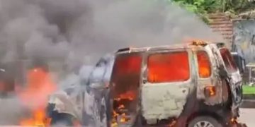 കോഴിക്കോട് ഓടുന്ന കാറിന് തീപിടിച്ച് ഒരാൾ വെന്തുമരിച്ചു