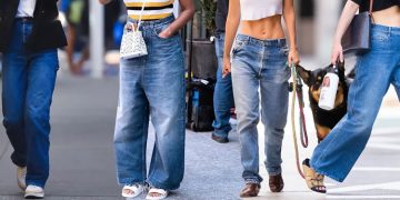 നിങ്ങള്‍ ജീൻസ് കഴുകാറുണ്ടോ? എത്ര തവണ കഴുകണം? സ്റ്റൈലിസ്റ്റുകൾ പറയുന്നത് ഇങ്ങനെ