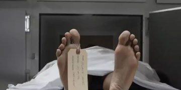 യുവതിയെ കൊന്ന് കഷണങ്ങളാക്കി കവറിൽ കെട്ടി തള്ളി; കണ്ടെത്തിയത് ട്രെയിനിൽ നിന്ന്