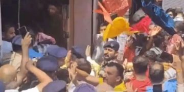 ബലി അർപ്പിക്കുന്ന ചിത്രം വാട്സ് ആപ്പിൽ പങ്കുവെച്ചു; ഹിമാചലിൽ മുസ്ലിം വ്യാപാരിയുടെ കട നശിപ്പിച്ച് ഹിന്ദുത്വ പ്രവർത്തകർ