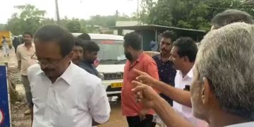 കോൺഗ്രസ് ഓഫിസിന് മുന്നിലെ റോഡ് അളക്കാൻ മന്ത്രി ഭർത്താവ്; സംഘർഷം