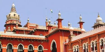 സർക്കാർ ജീവനക്കാരനായ ഭർത്താവ് കൈക്കൂലി വാങ്ങിയാൽ ഭാര്യയും കൂട്ടുപ്രതി – മദ്രാസ് ഹൈകോടതി