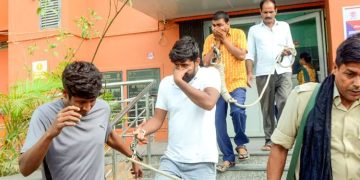 നീറ്റ് ചോദ്യപ്പേപ്പർ കൊണ്ടുപോയത് ഓട്ടോറിക്ഷയിൽ, സ്ട്രോങ് റൂമിന് പകരം ഇറക്കിയത് കൊറിയർ കമ്പനിയുടെ സബ്-ഓഫിസിൽ