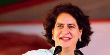 10 വർഷമായി മോദി സർക്കാർ ഭരണഘടനയെന്ന പ്രതിരോധ കവചം തകർക്കാൻ ശ്രമിക്കുന്നു -പ്രിയങ്ക ഗാന്ധി