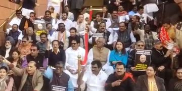 മുൻ സ്പീക്കർ ഓം ബിർള സസ്​പെൻഡ് ചെയ്ത 100 പേരിൽ 58 എം.പിമാരും ലോക്സഭയിൽ, മൂന്ന് പേർ മന്ത്രിമാർ